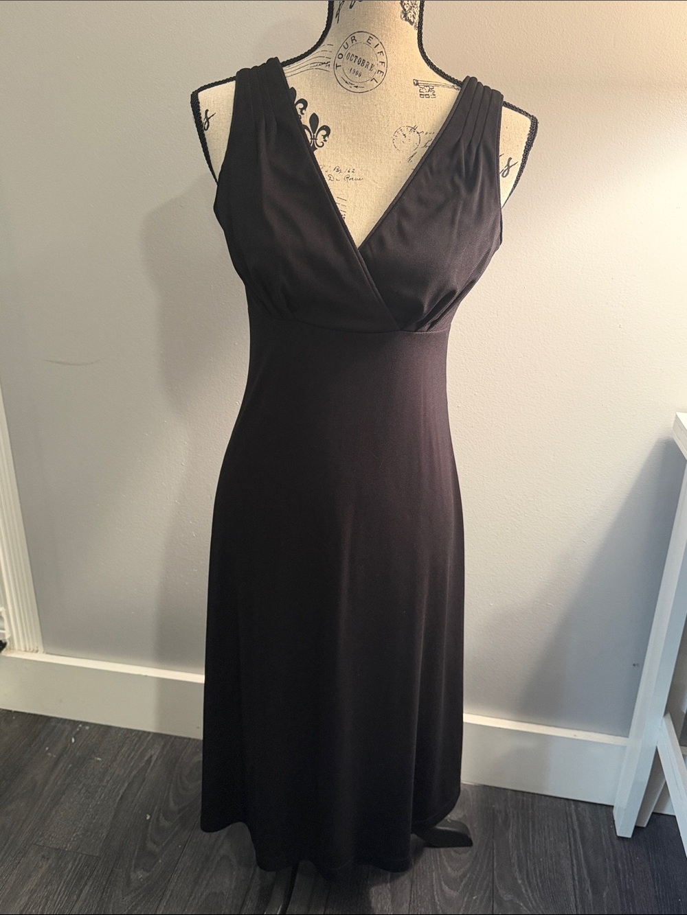 Laura Clement sz 6 Classic Little Black V-Neck A-Line Dress wedding guest ready